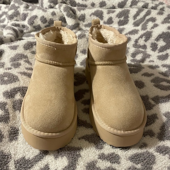 Beach by Matisse natural breckenridge UGG boots!! BRAND NEW!! - Picture 6 of 6